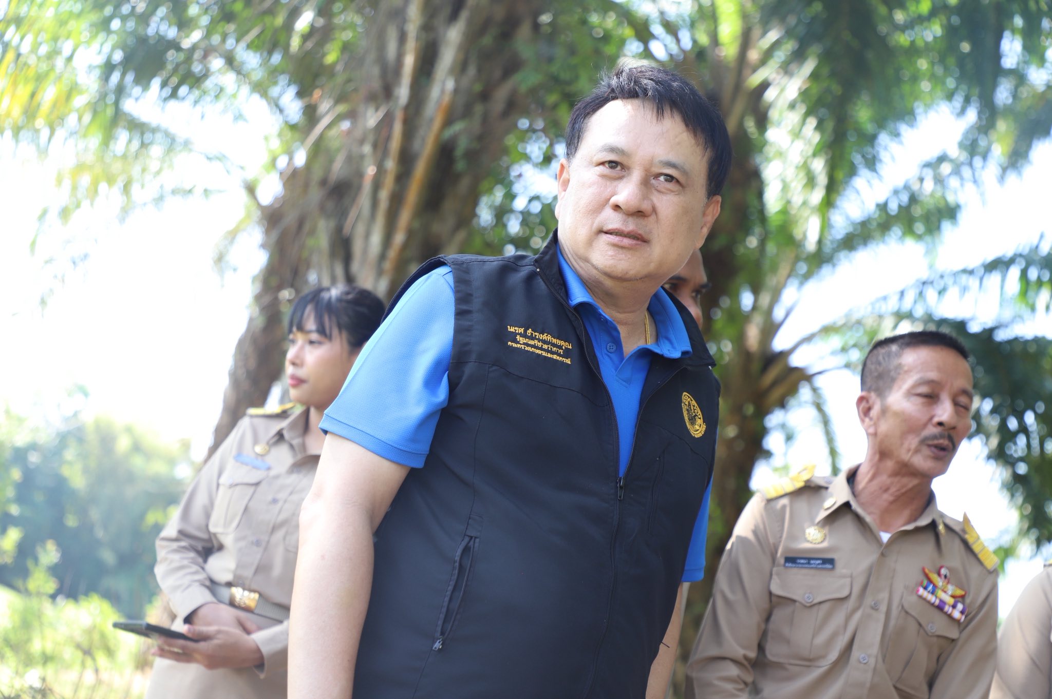 title - ข่าวดีชาวกระบี่ รมช.เกษตรฯ ลงพื้นที่ติดตามโปรเจกต์ยักษ์ ส.ป.ก. เร่งพัฒนาโครงสร้างพื้นฐานแปลงพื้นที่เป้าหมาย คทช. ในเขตปฏิรูปที่ดิน กว่า 4,300 ไร่ มุ่งสร้างอาชีพอย่างยั่งยืน